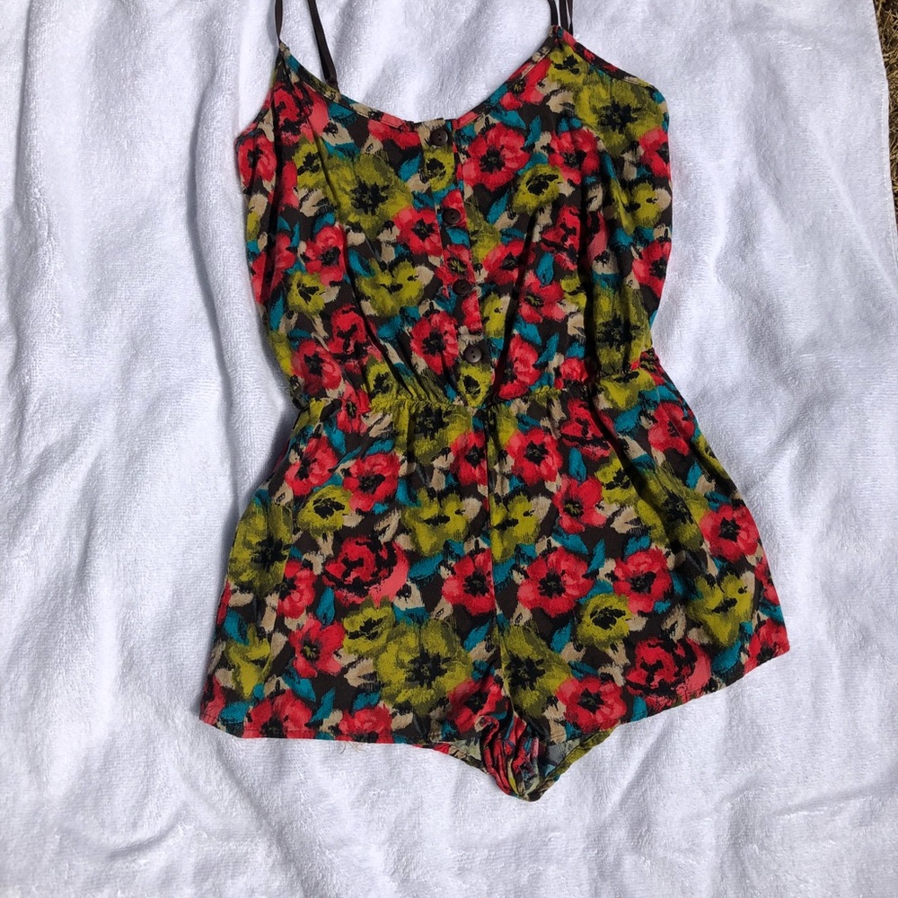 Urban Outfitters kimchi Blue Floral romper Xs